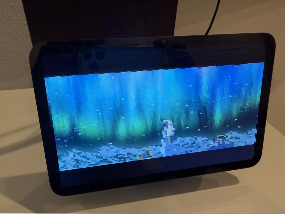 Echo Show 8でPrime Videoを再生中。オーロラとラプラスのアニメシーン