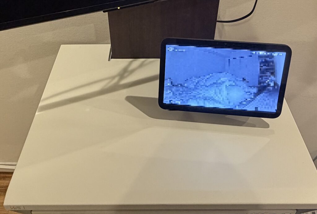 Echo Show 8に寝室の見守りカメラ映像を表示した画面