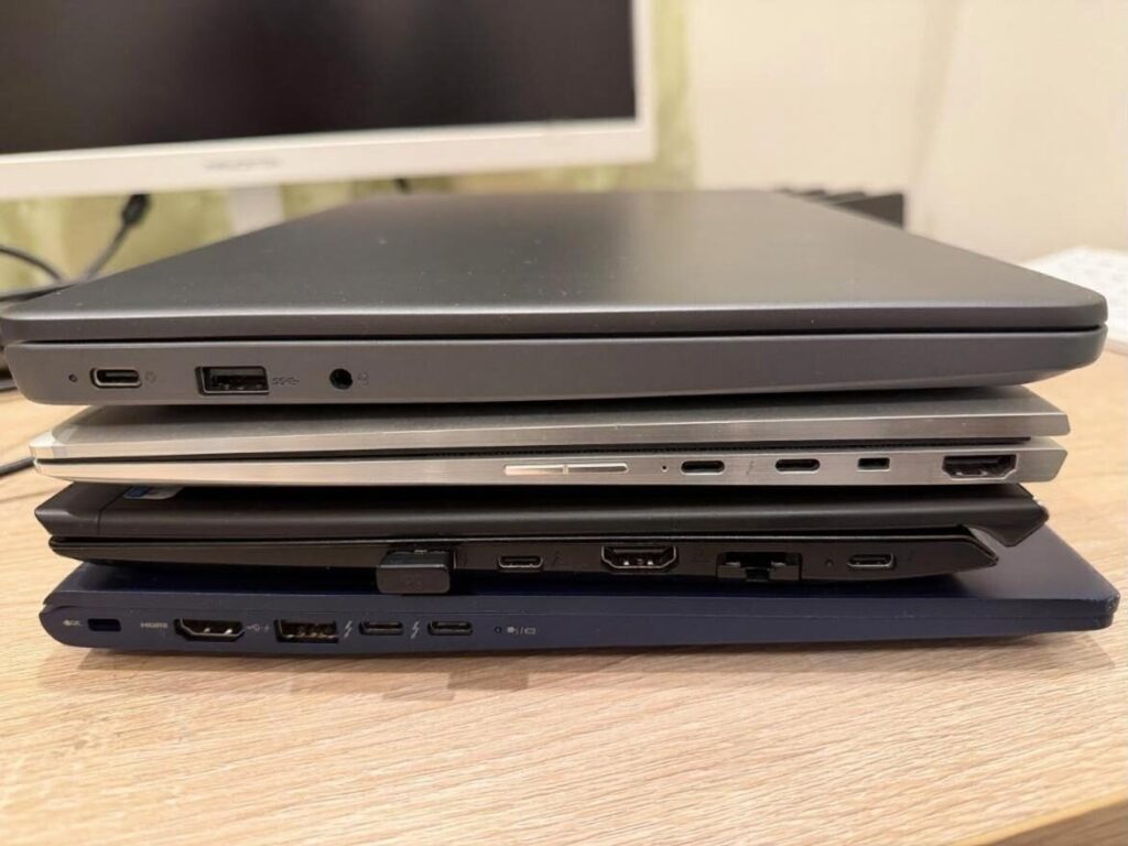 ノートPC側面のUSB-CポートとHDMI端子の拡大