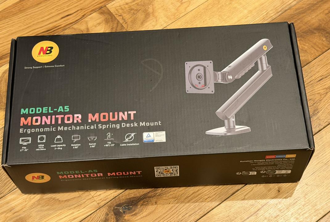 NB ERGONOMIC A5の外箱。MODEL-A5 MONITOR MOUNTの表記