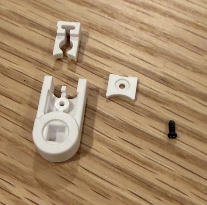 スイッチレゴアームの組み立てと極小ネジの比較